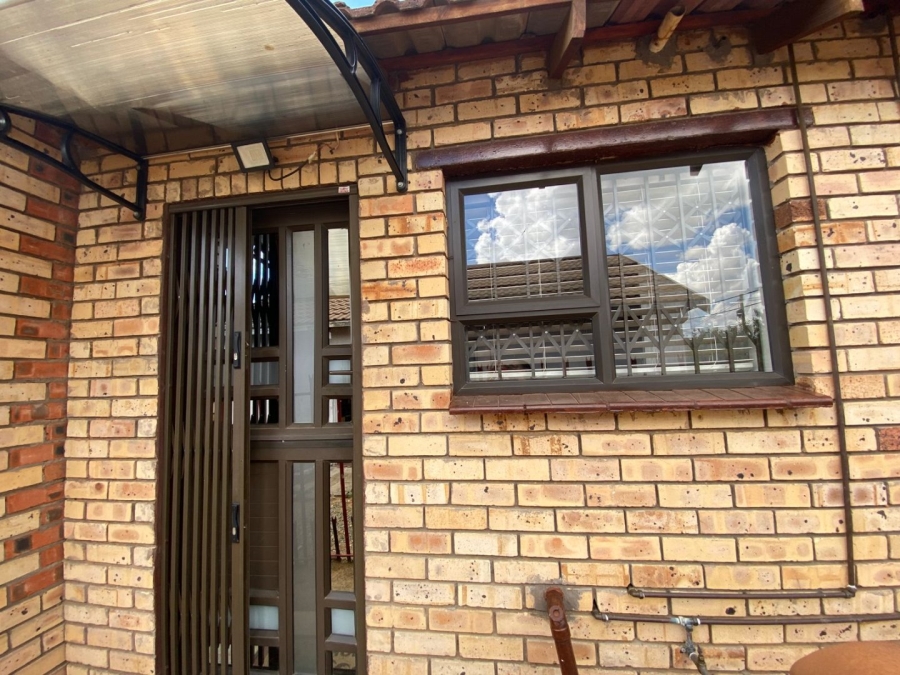 3 Bedroom Property for Sale in Selosesha Free State